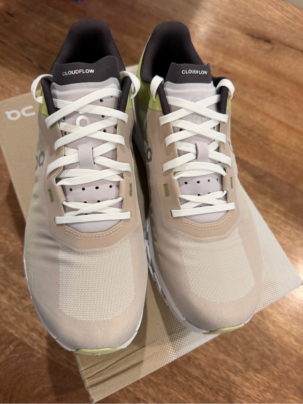 On Running Cloud flow 4 Sneakers in Cream and Light Green Size 9.5W/8M BNIB - Picture 4 of 5